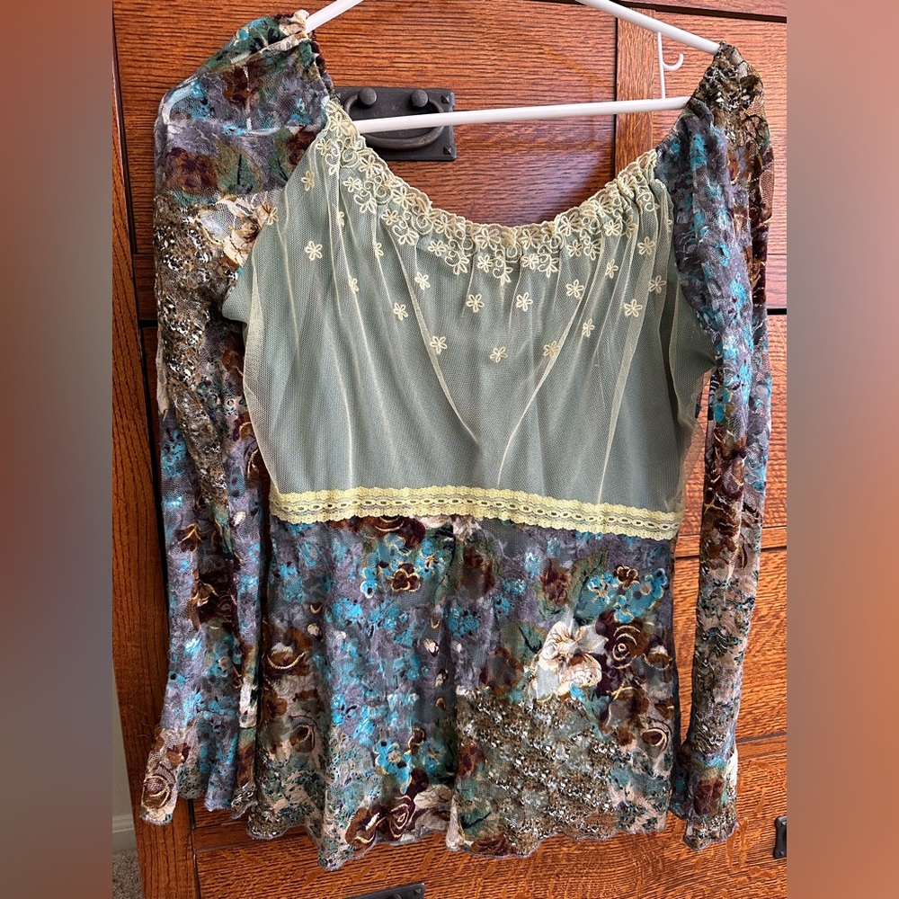 Romantic Susan Lawrence top, size small, multi colored.